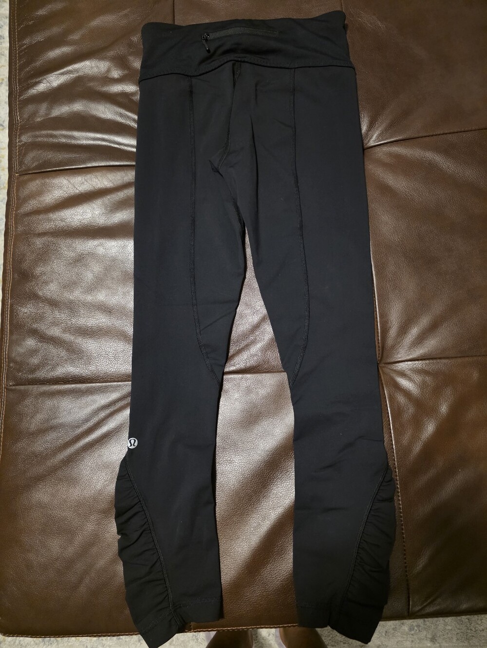 Lululemon Black Ruched Ankle Leggings Size 4 Zip Pocket
